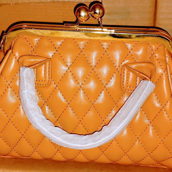 Luxury designer crosstitch soft pink leather dr bag with crossbody strap. - Picture 2 of 6